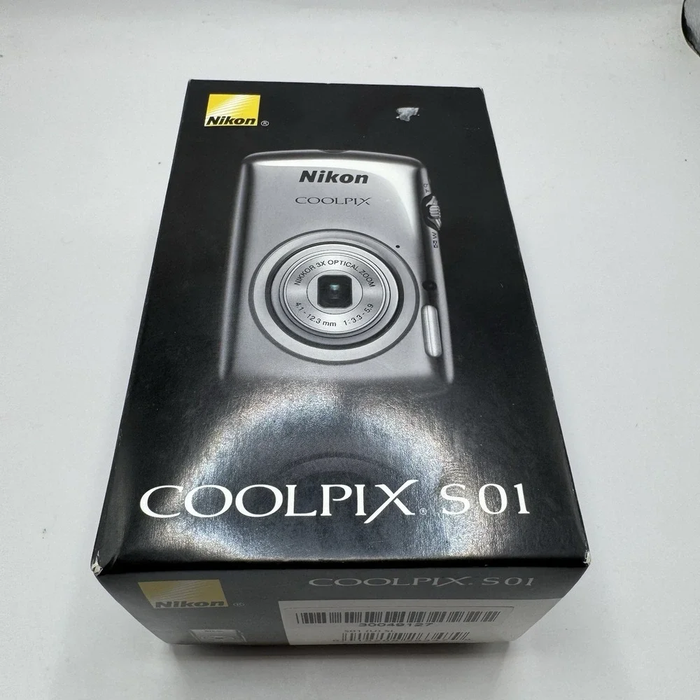 Nikon‎ COOLPIX S01 Mirror Silver Digicam 10.1MP Tiny Compact